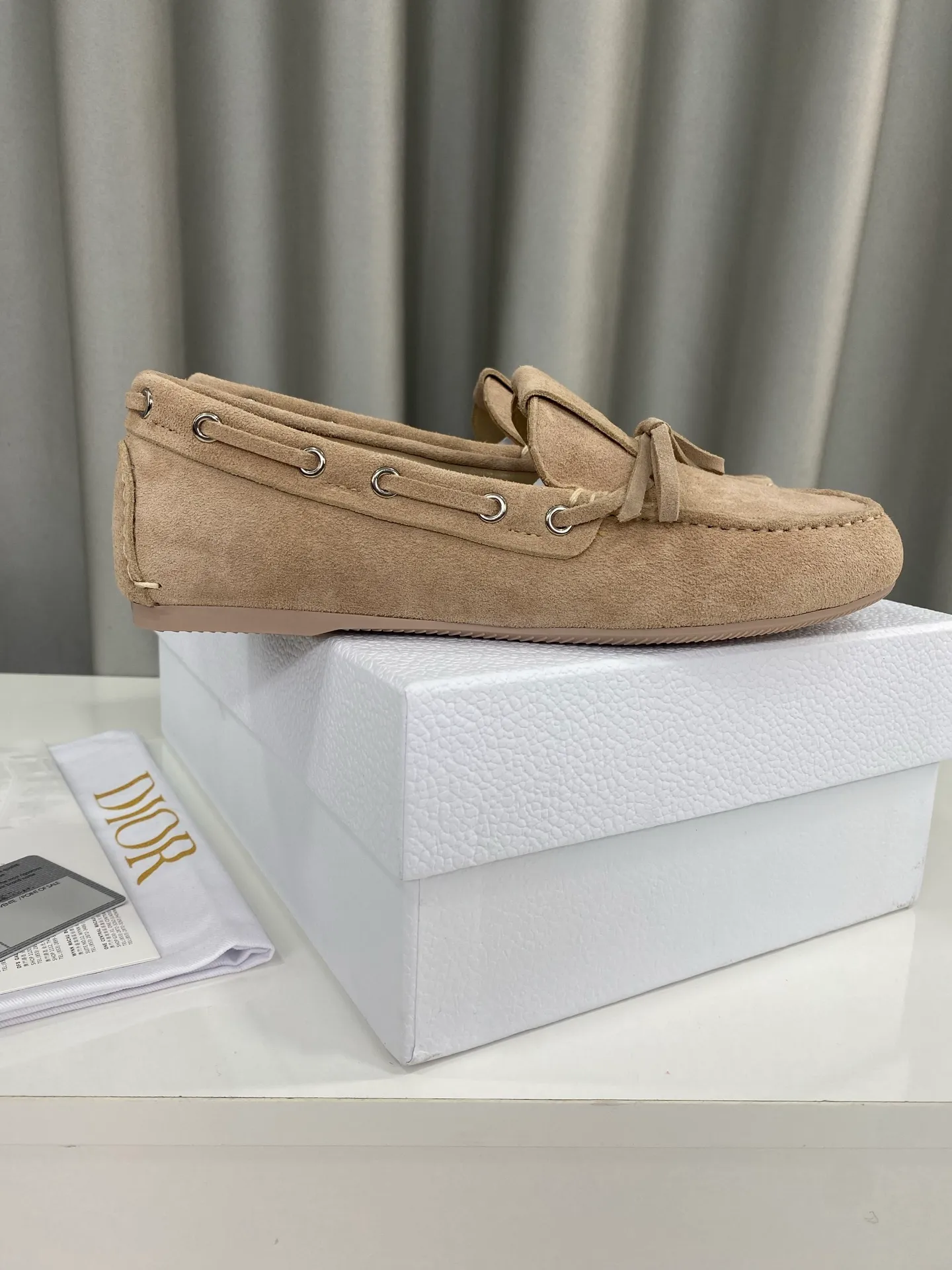 👟👟Ex-factory price 480👟👟 Women's shoes Women's clothing "Exclusive top version" DIOR Dior~25vs spring and summer popular casual flat loafer series... A shoe that does not conflict with shirts, simple partition design, a spring must-have, can be worn with any pants or skirt, very comfortable and beautiful on the feet... ❶Fabric: Original customized cow suede ❷Inner: Original customized sheepskin ❸Feet: sheepskin ❹Outsole: original molded wear-resistant rubber ❺Number of codes: 35-39 (40 customizations are non-refundable) ❻Packaging: Original full set of packaging ☀Color: 5 colors available simultaneously on the official website
